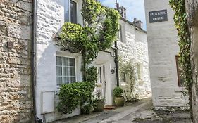 8 Stonegate